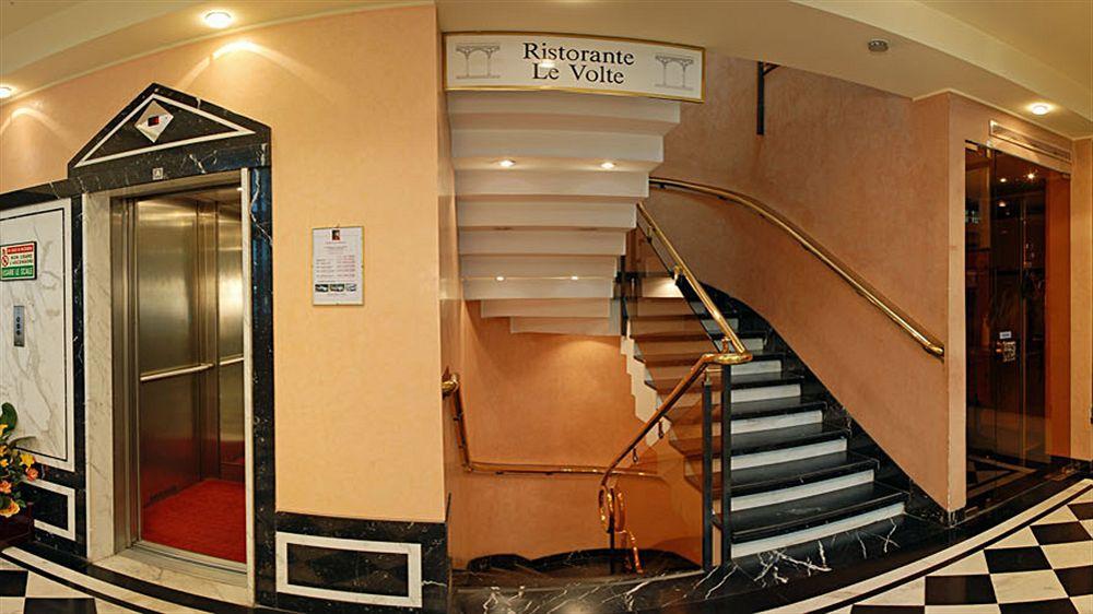 Brunelleschi Hotel Milaan Buitenkant foto