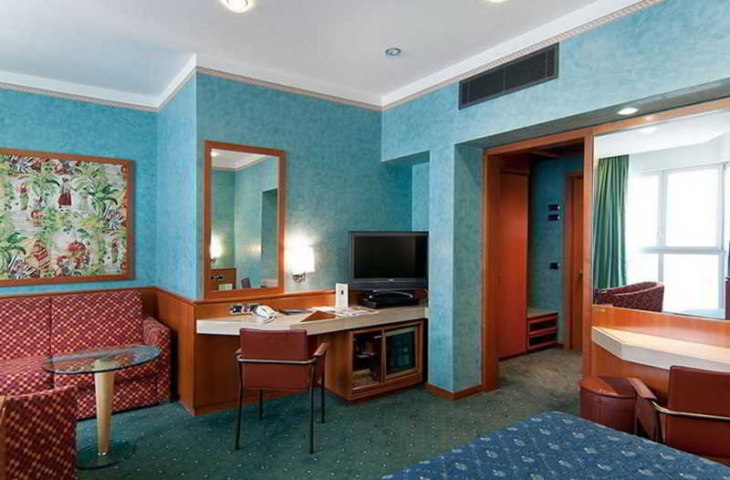 Brunelleschi Hotel Milaan Buitenkant foto