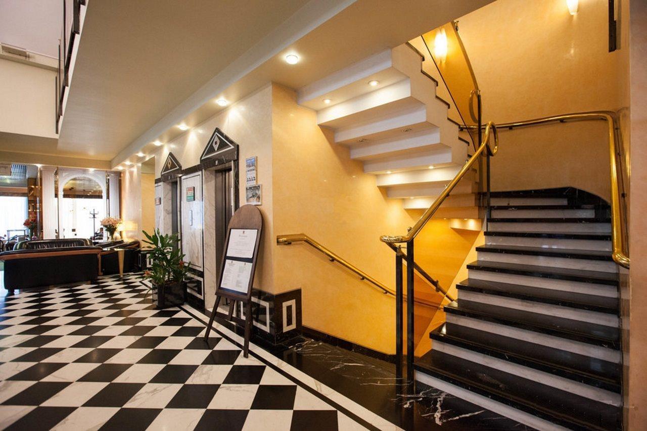 Brunelleschi Hotel Milaan Buitenkant foto