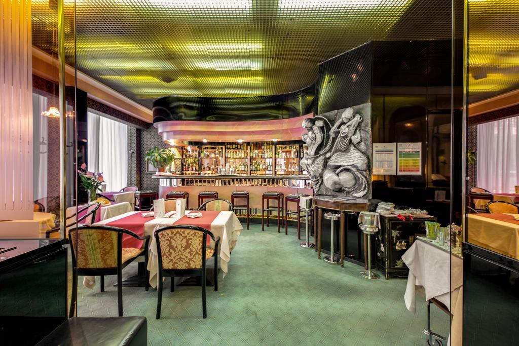 Brunelleschi Hotel Milaan Buitenkant foto