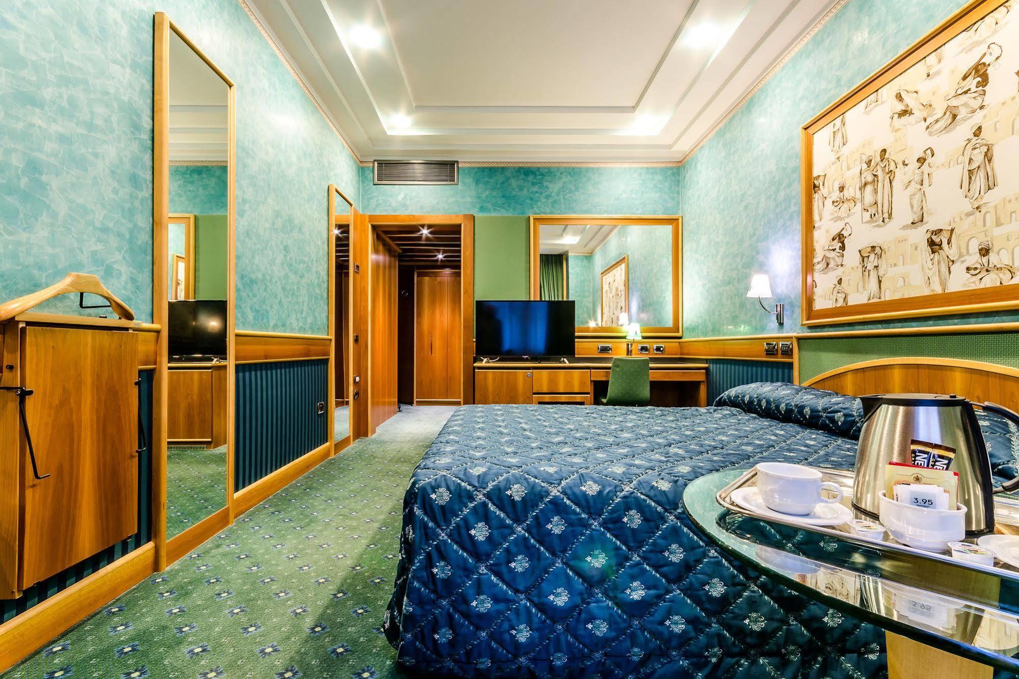 Brunelleschi Hotel Milaan Buitenkant foto