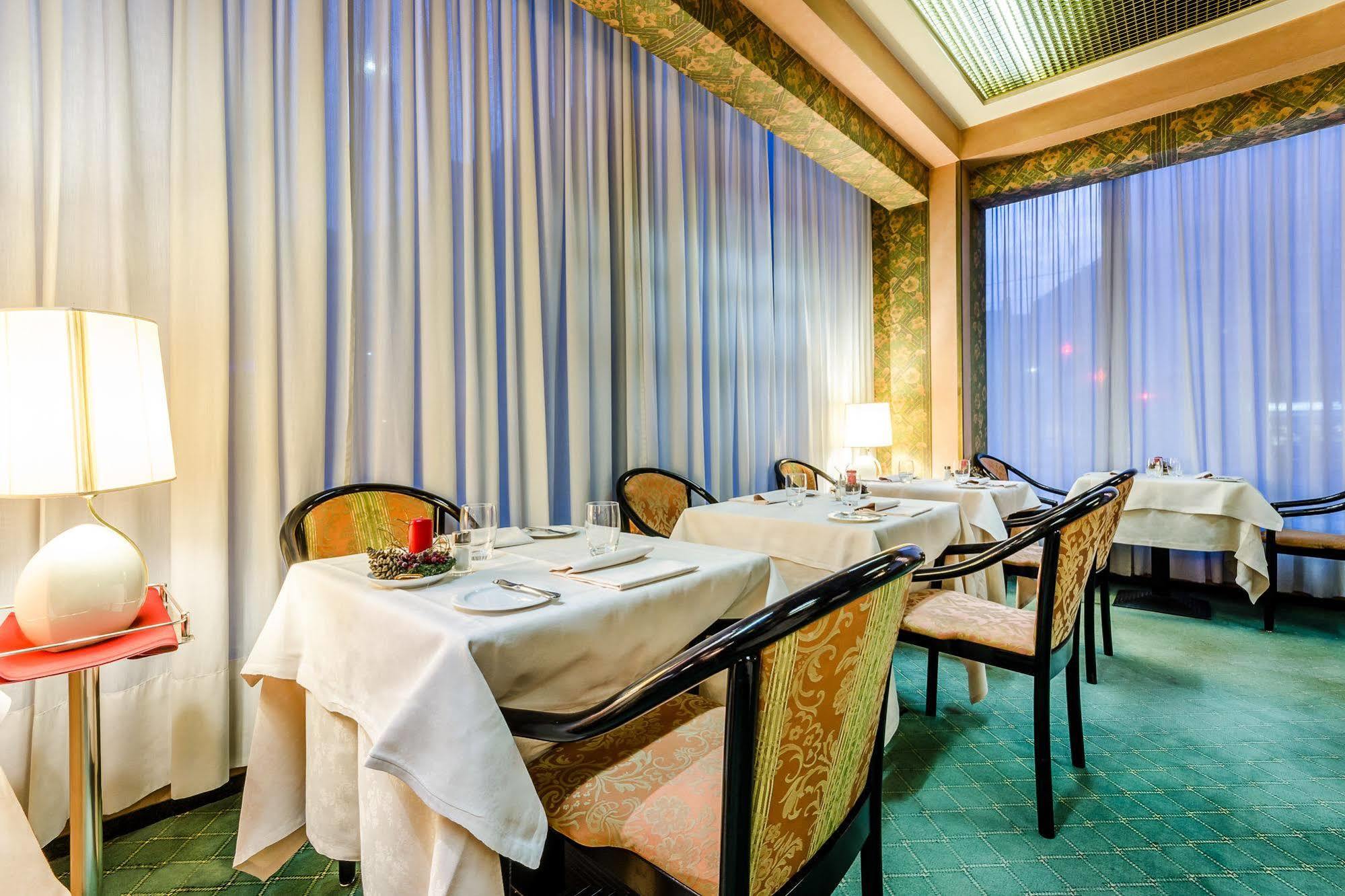 Brunelleschi Hotel Milaan Buitenkant foto