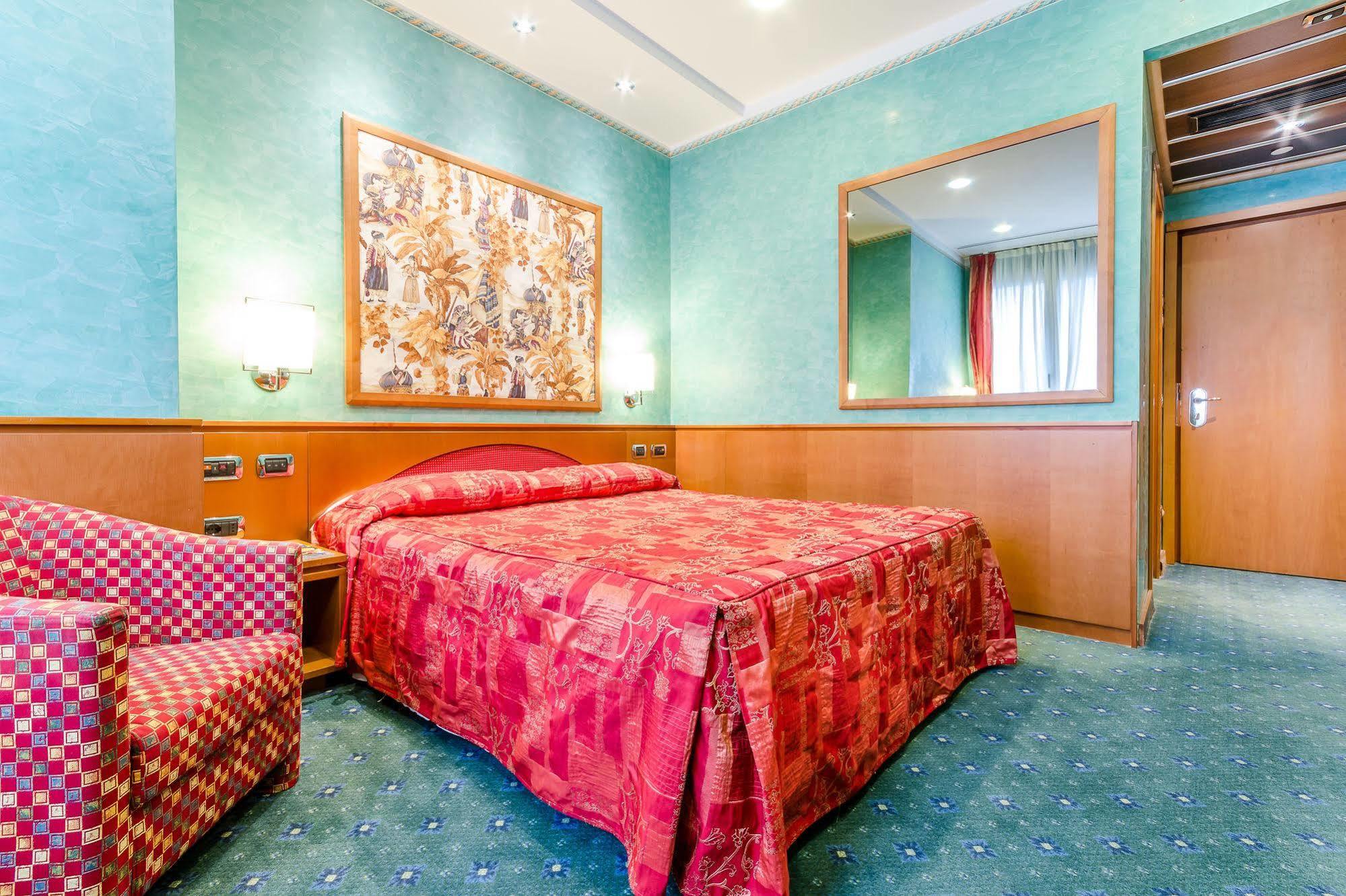 Brunelleschi Hotel Milaan Buitenkant foto