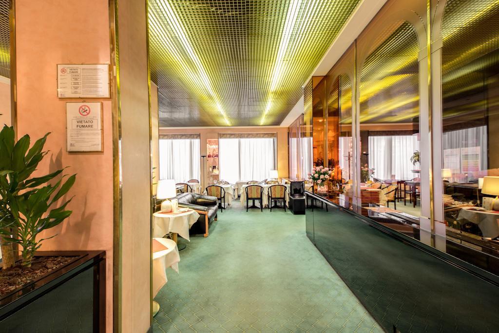 Brunelleschi Hotel Milaan Buitenkant foto