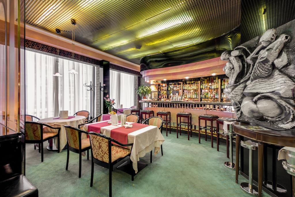 Brunelleschi Hotel Milaan Buitenkant foto