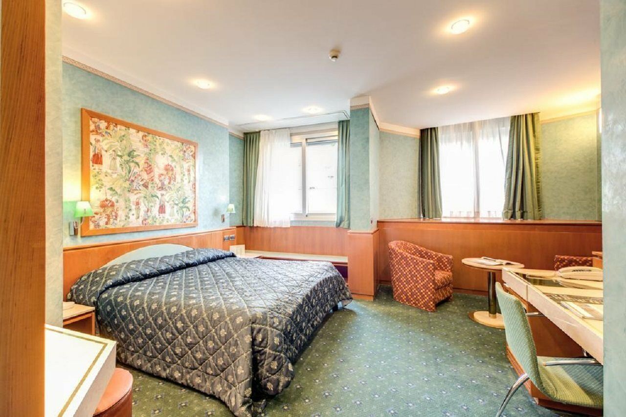 Brunelleschi Hotel Milaan Buitenkant foto